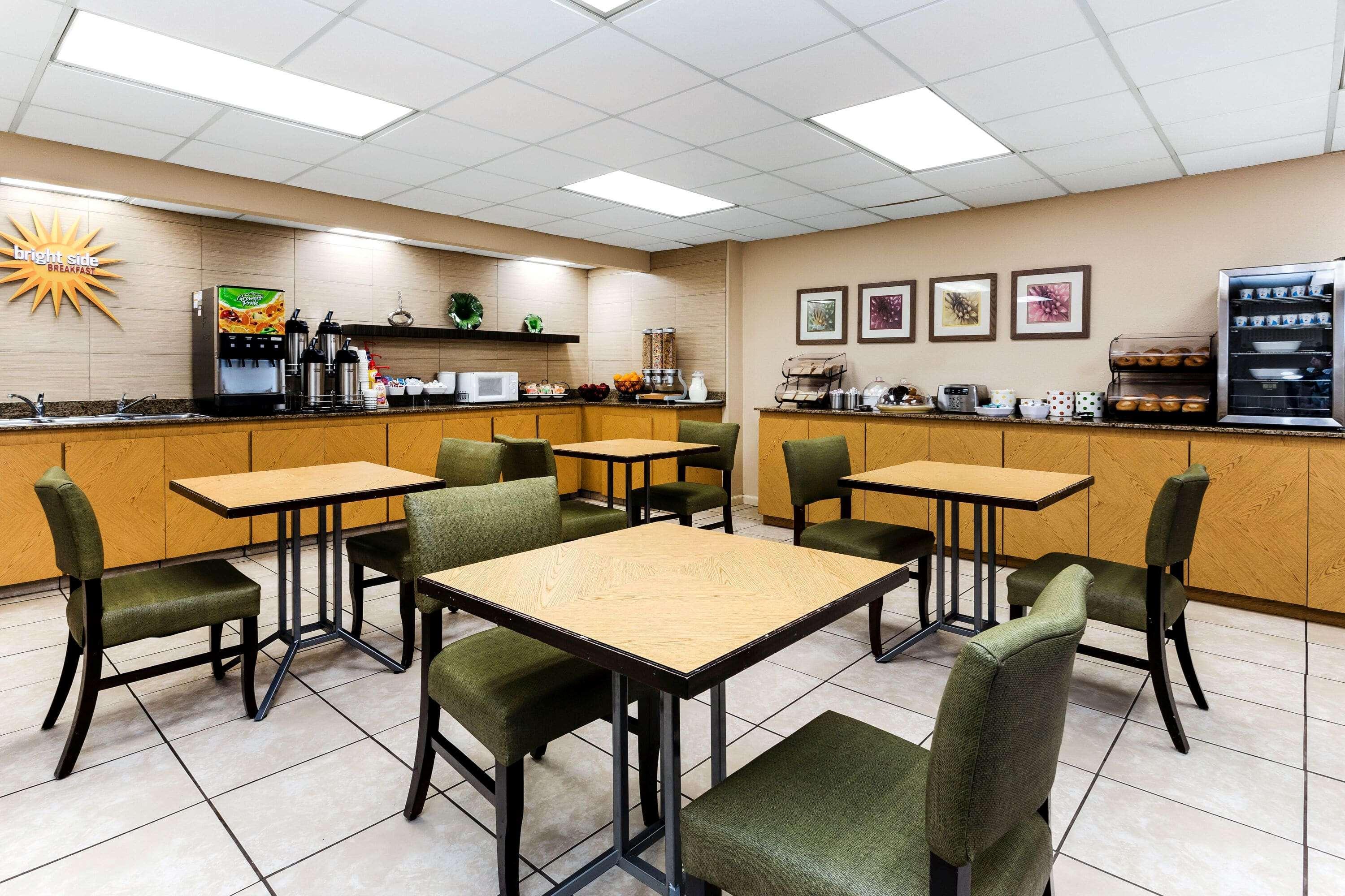 La Quinta By Wyndham St. Pete-Clearwater Airport Hotel Екстериор снимка